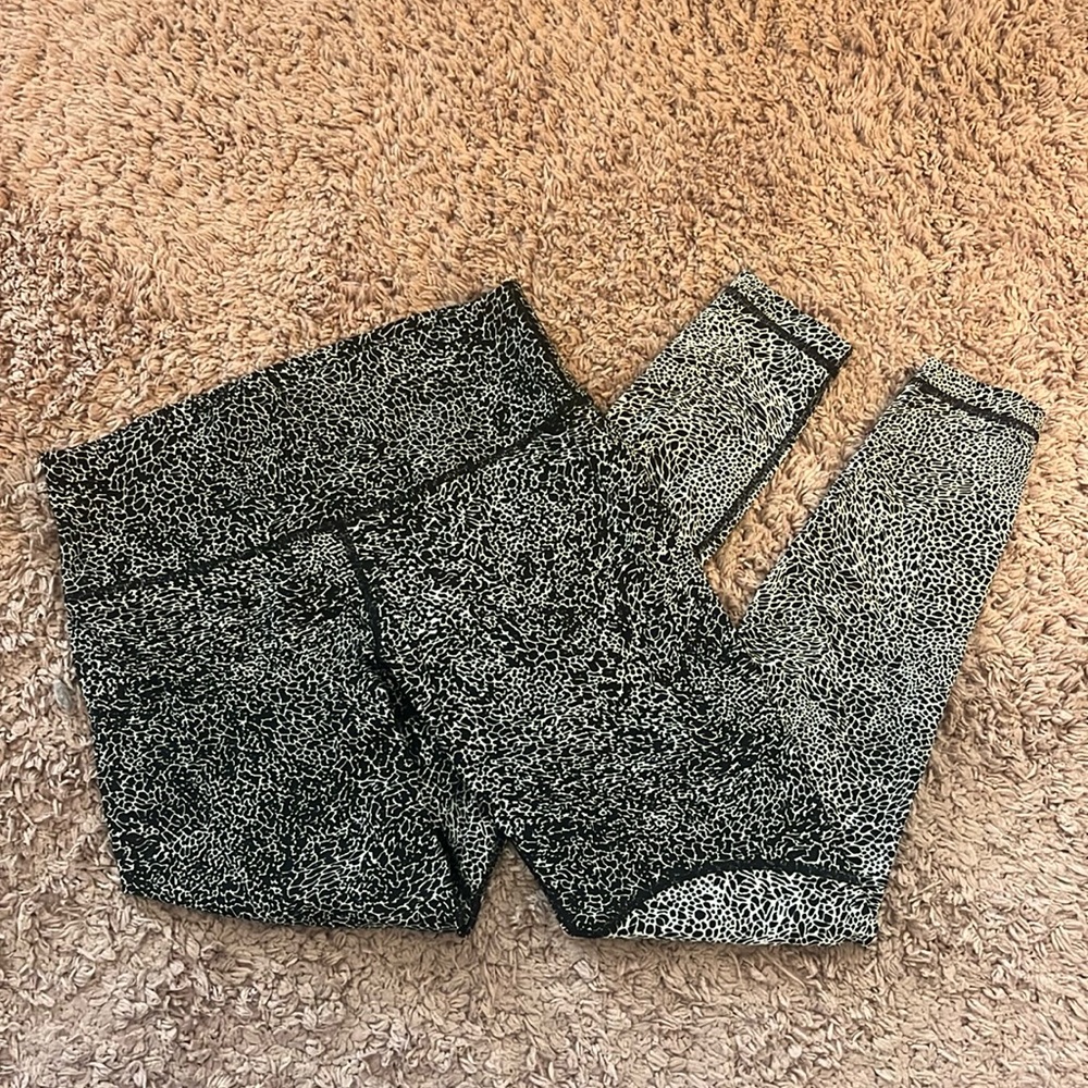 Lululemon Patterned Wunder Under Leggings